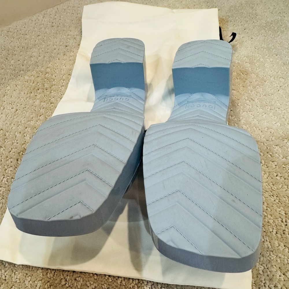Gucci Blue Mules with Embossed Branding - Picture 4 of 5